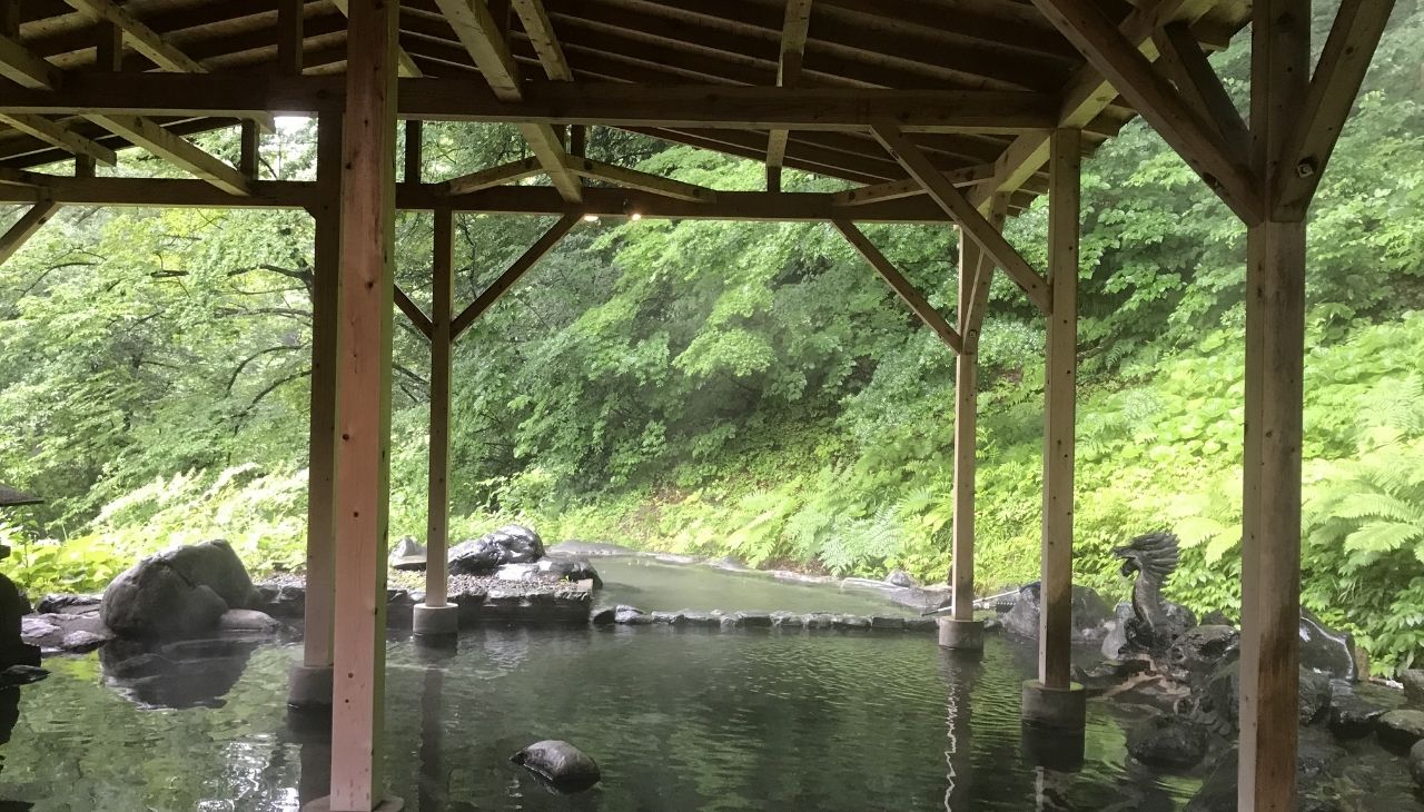 川のせせらぎを聞きながら