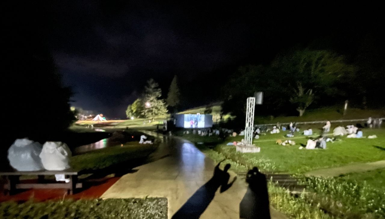 ロープウェイを降りたマウンテンロッジの前
