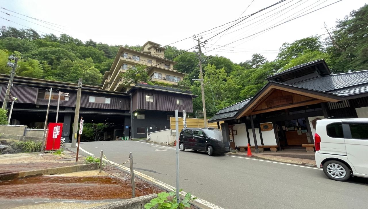 共同浴場「滝の湯」と鳴子風雅